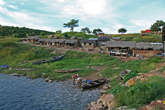 Mezinrodn pstav Kasanga, jin st jezera Tanganyika, Tanzanie.