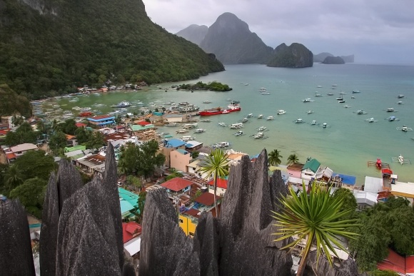 Pohled na El Nido z vyhldky Taraw Peak