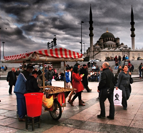 Prodavai peench katan u Galata bridge