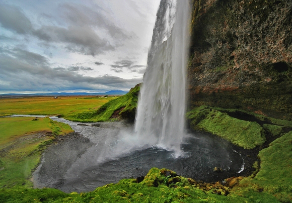 Jeden z nejznmjch a nejnavtvovanjch islandskch vodopd - Seljalandfoss