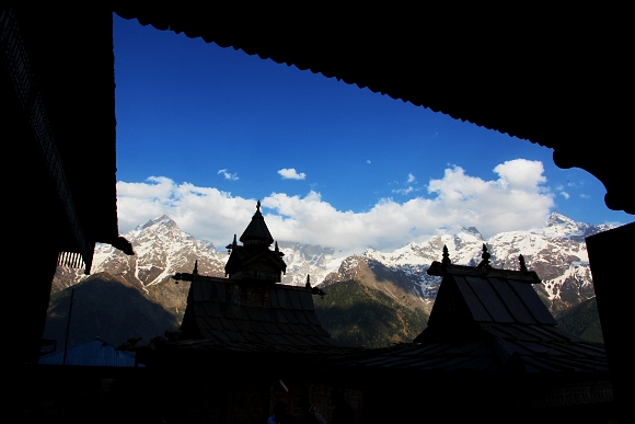 Chrm v Kalp a masiv Kinnaru Kailash v pozad
