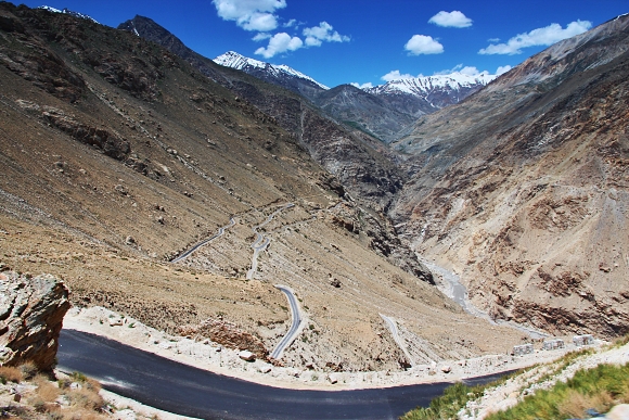 dol Kinnaur. Povtinou je ovem dol Kinnaur zelen.