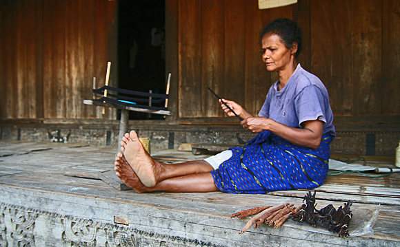 ikat maker