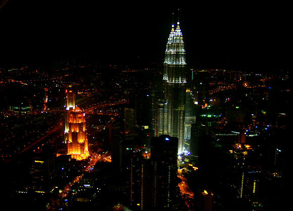 Petronas Twin Towers a dal barky