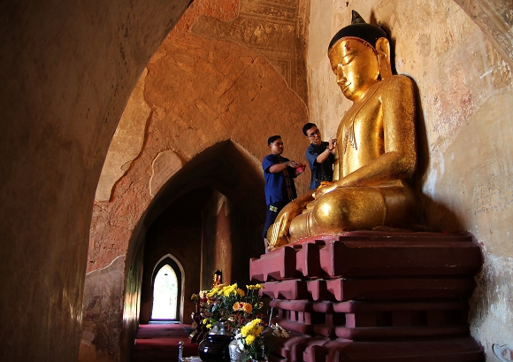 Zlatomali v pagod Sulamani, Bagan.
