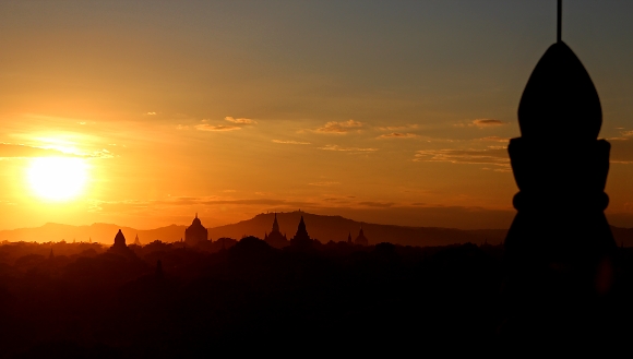 Zpad slunce, Bagan.