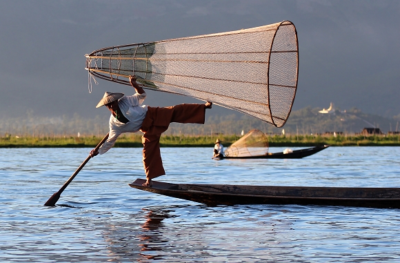 Opiky na jezee Inle