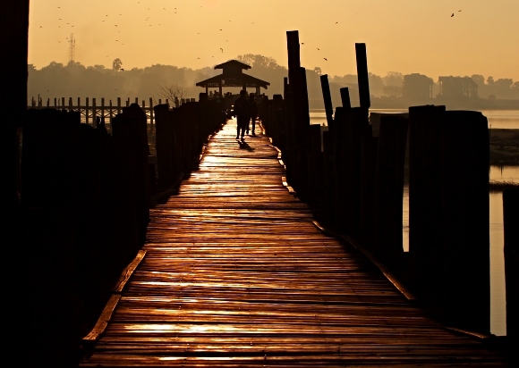 U Bein Bridge, svtn