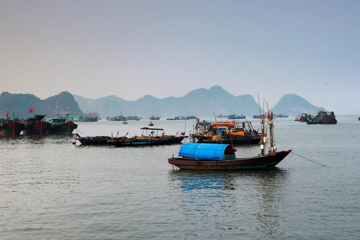 vietnam2012-009 Ostrov Cat Ba jest méně navštěvovanou částí zálivu Halong Bay, nicméně to neznamená, že by bylo k vidění méně.